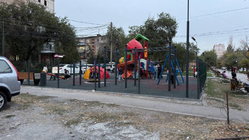 Детская и спортивная площадка в 7-м микрорайоне