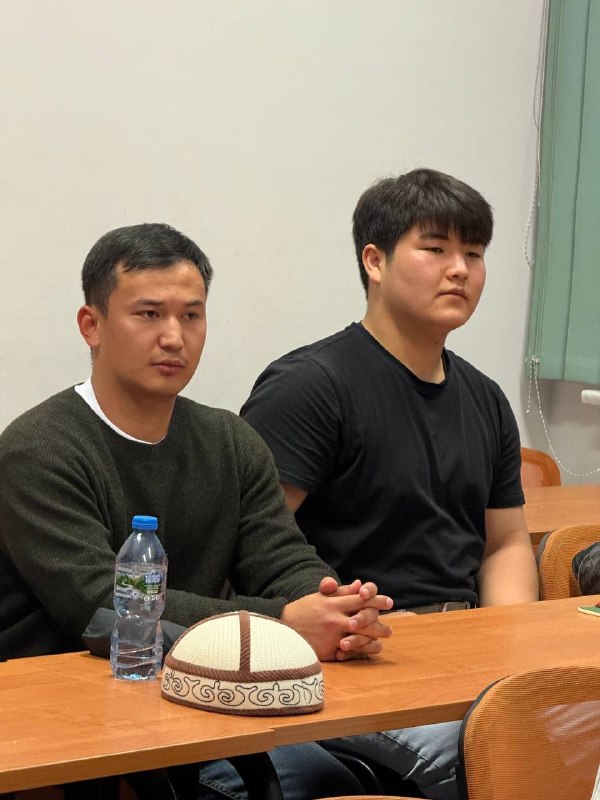 Кыргызстанцы на встрече с депутатом в Варшаве